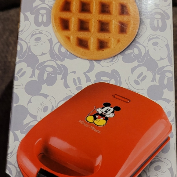 Disney Mickey Mouse Red Waffle Maker Non-stick Mickey Shaped Belgium NIB - Picture 8 of 11